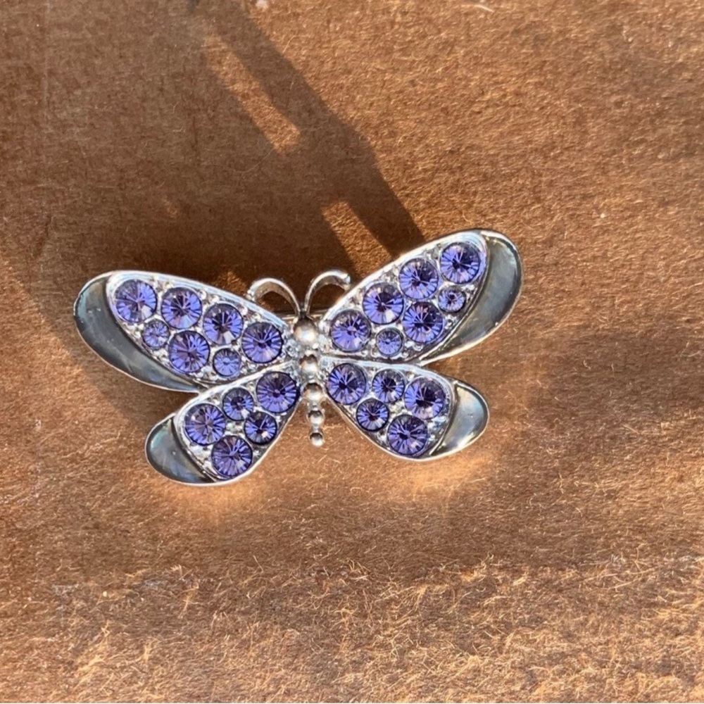 Pretty Vintage Silver Tone Metal Avon
Butterfly Brooch With Purple Rhinestones
